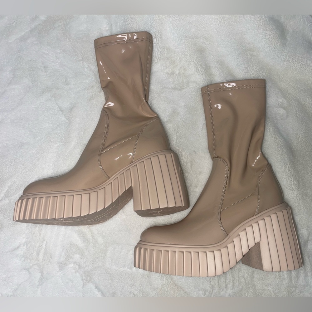 AGL Tiggy Stretch Patent Bootie NWOT - Picture 4 of 10
